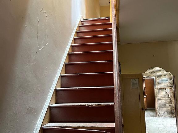 4th image of 838 Snyder Ave