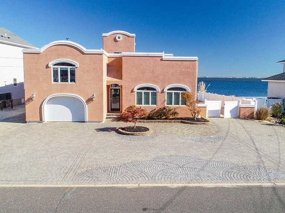 2nd image of 599 Bayview Dr