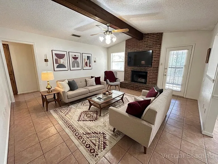 215 Bridle Dr — Photo 3