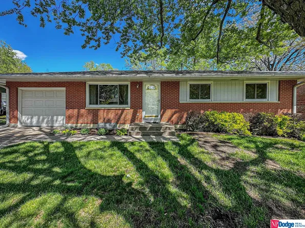 1110 Driftwood Dr, Lincoln, NE 68510
