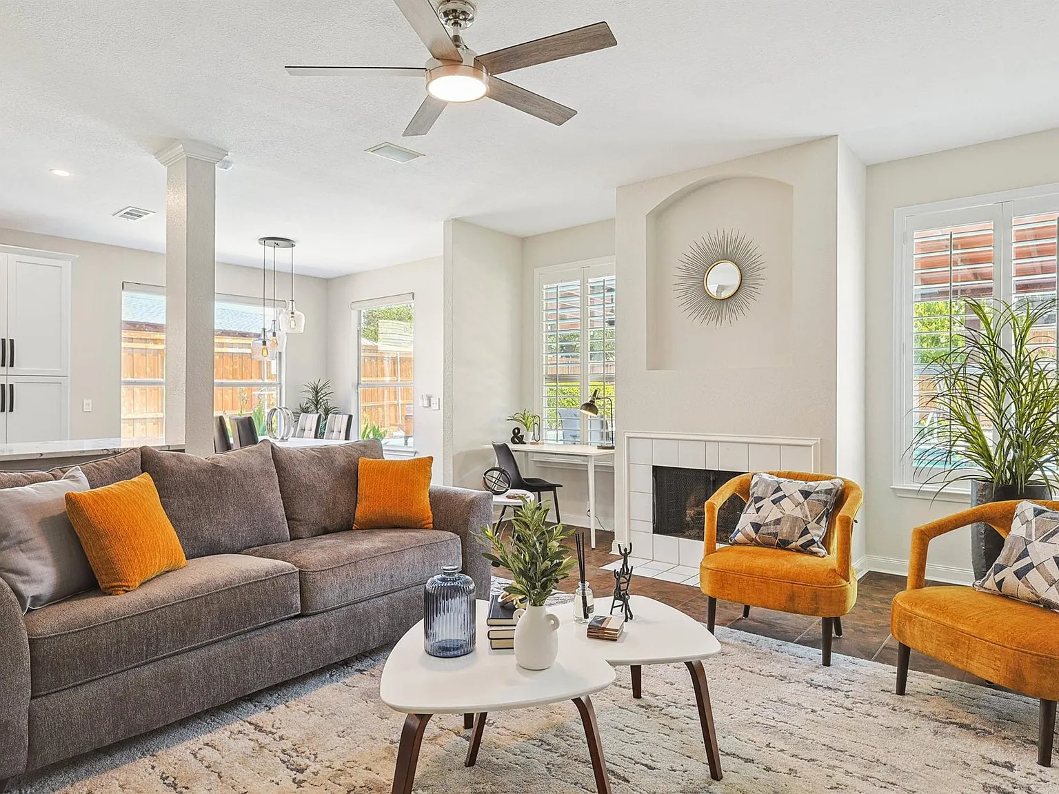 5 bed, 2.5 bath, 2864 sqft, $8,950 — Photo 3