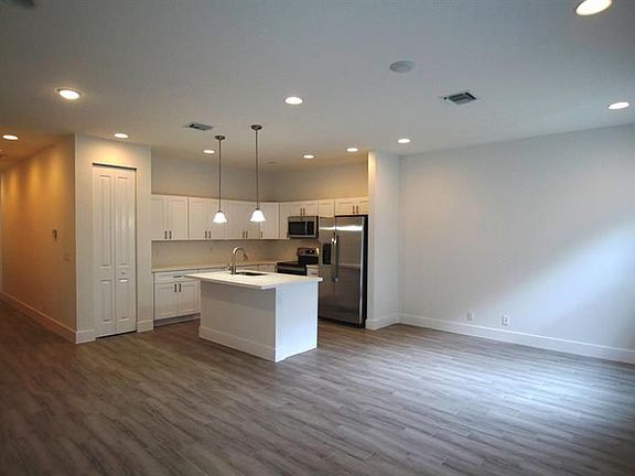 3rd image of 360 Reigle Ave