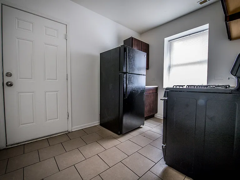 1101 N LeClaire — Photo 15