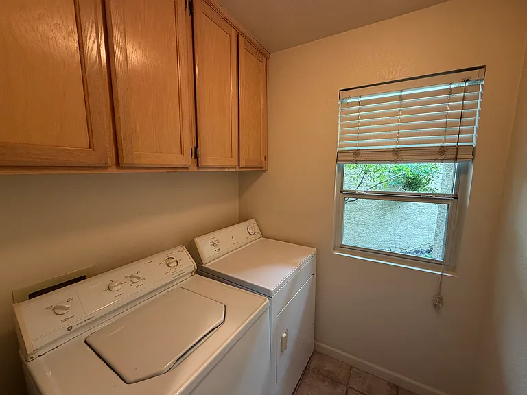 2833 Catalina Dr — Photo 23