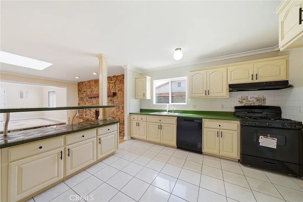 Building Photo - 15952 Quartz St