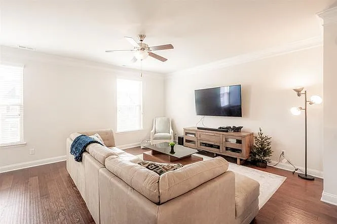 1006 Drayman Pl — Photo 4