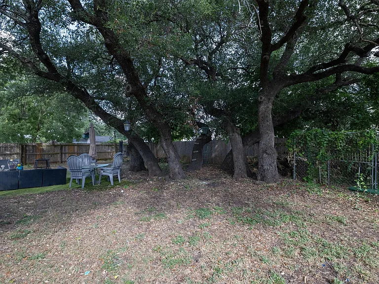 104 Grant Ct — Photo 29
