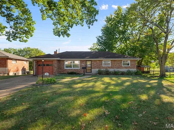 8628 Hillery Dr, Saint Louis, MO 63123