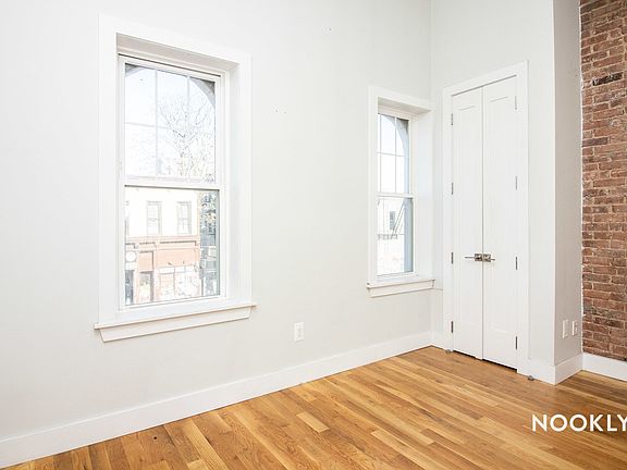 5th image of 326 Irving Ave #2A