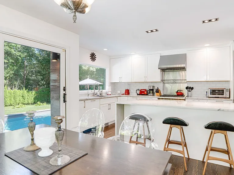 1 Woodcrest Dr — Photo 18