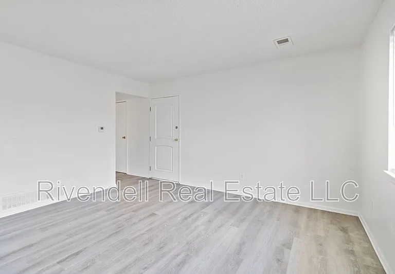 363 Geneva St #D — Photo 4