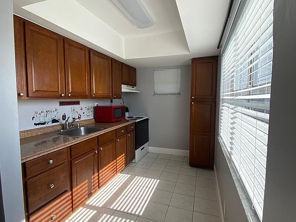 3rd image of 321 SW 21st St #1