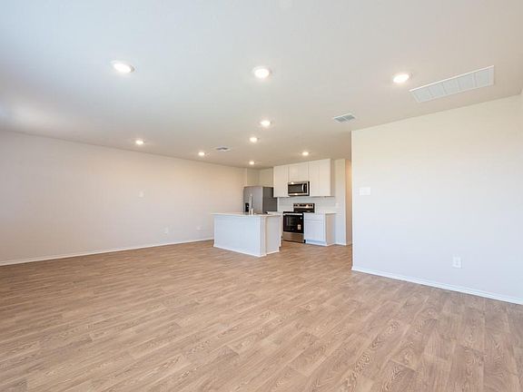 5th image of 2115 Windflower Ln