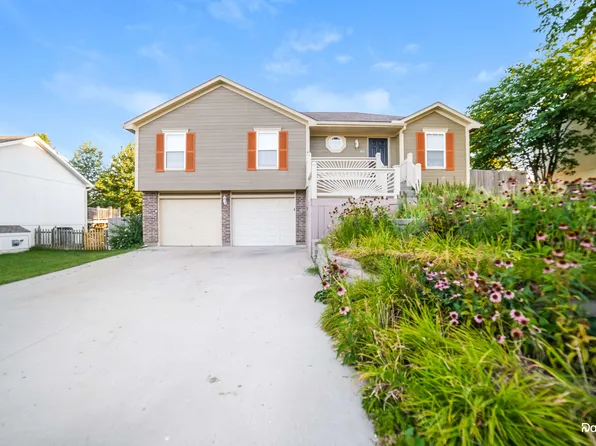 1021 Bunting Ln, Liberty, MO 64068