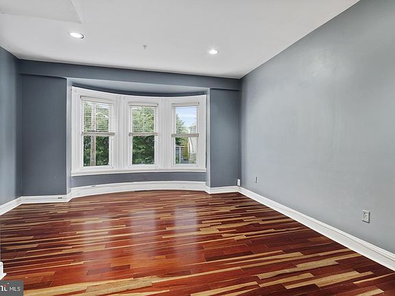 4th image of 426 S 44th St APT 2