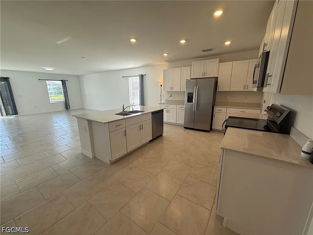 5 bed, 2.5 bath, 2959 sqft, $2,600 — Photo 4