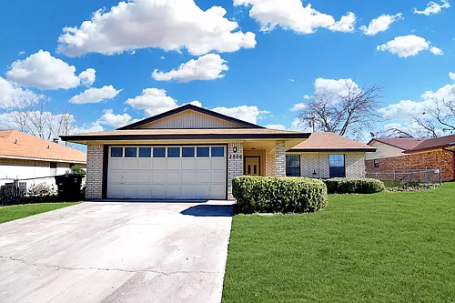 2806 Grasslands Dr Photo 1