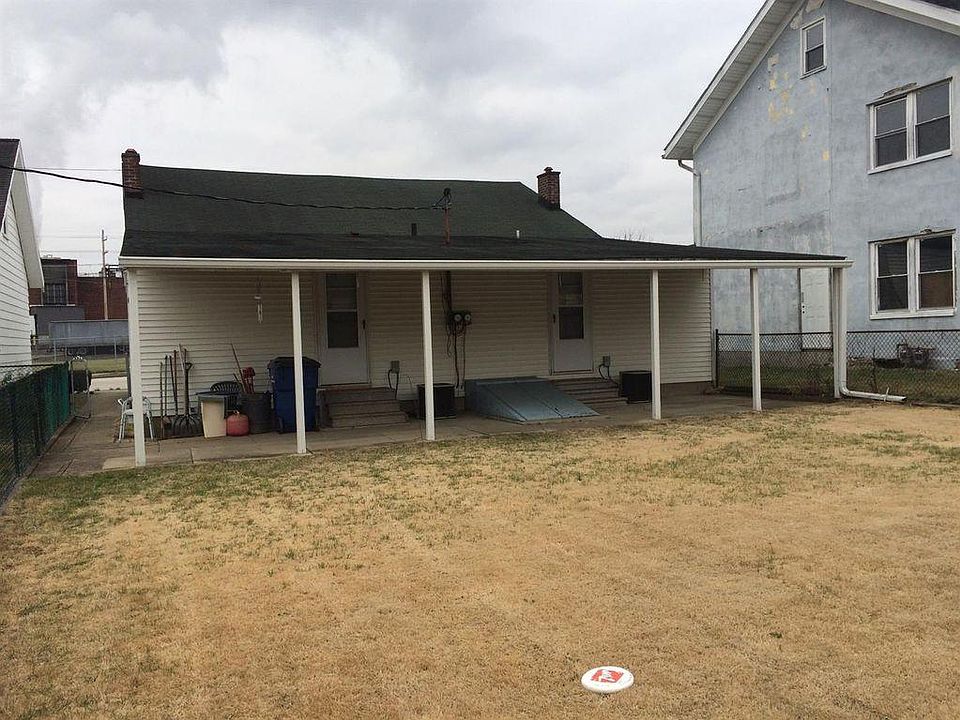 2nd image of 206 Main St