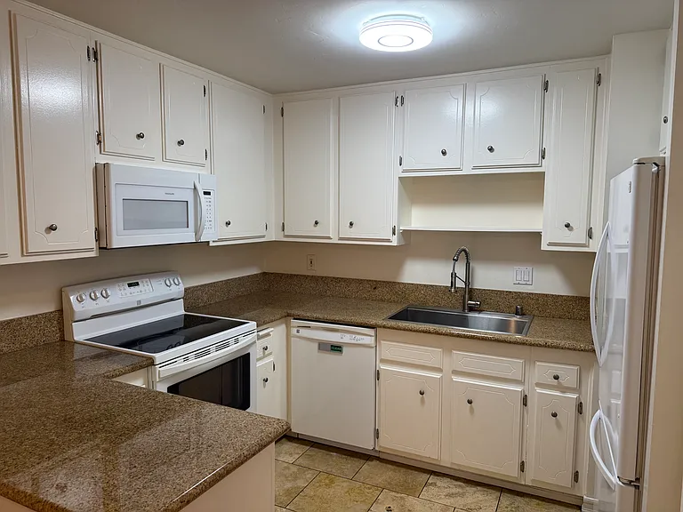 382 Coronado Ave #106 — Photo 15