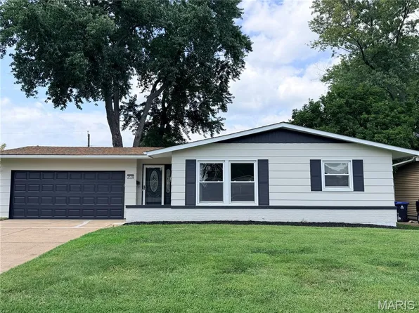 2125 Crane Dr, Florissant, MO 63031