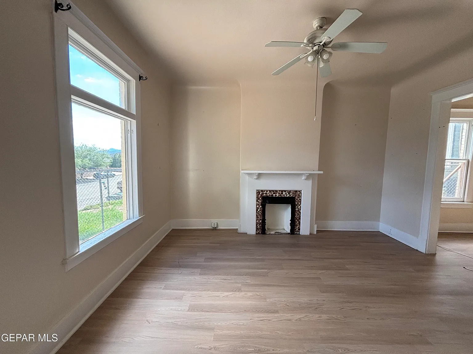 2 bed, 1.0 bath, 900 sqft, $1,200 — Photo 3