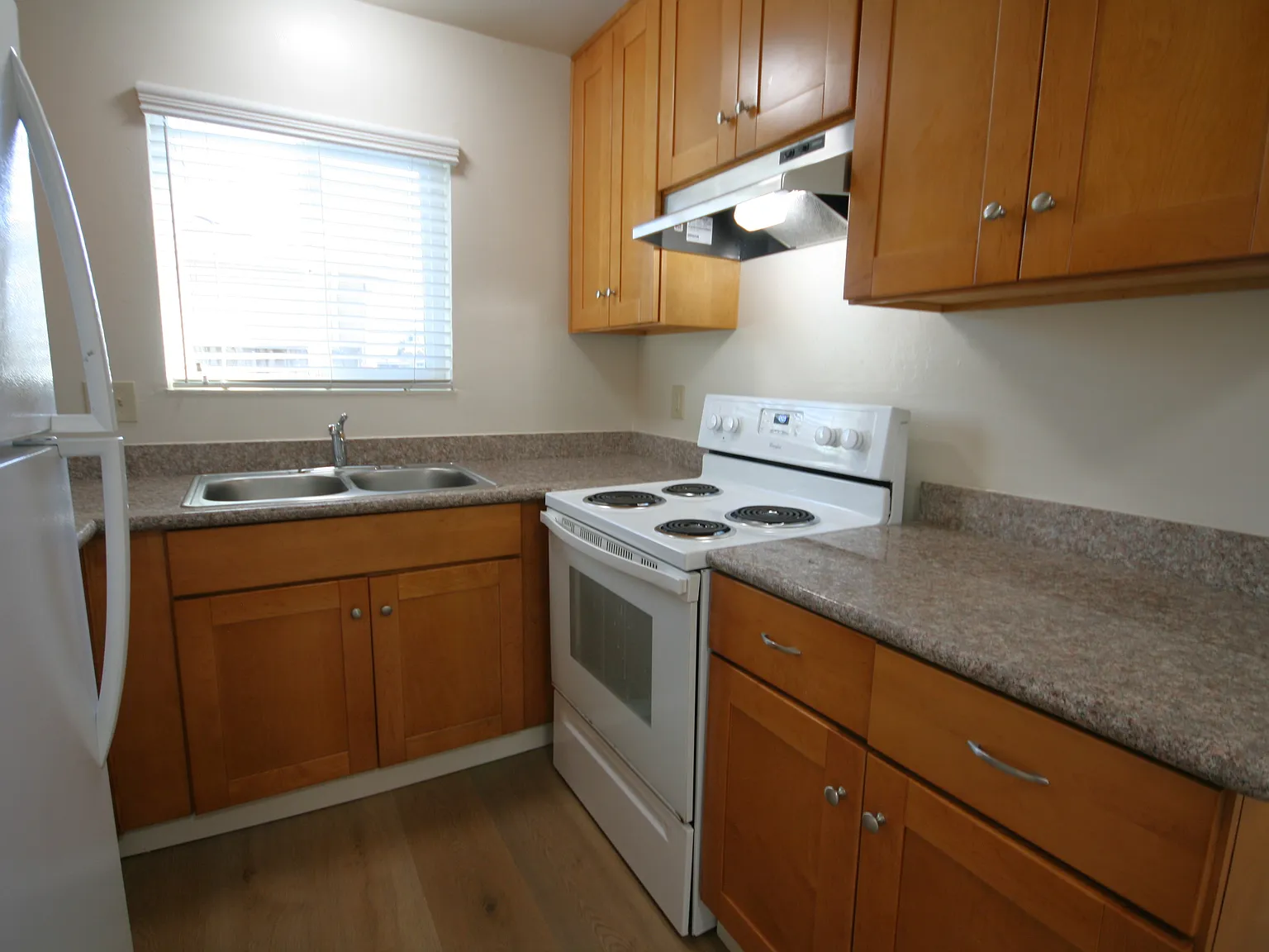 2 bed, 800 sqft, $2,995 — Photo 3