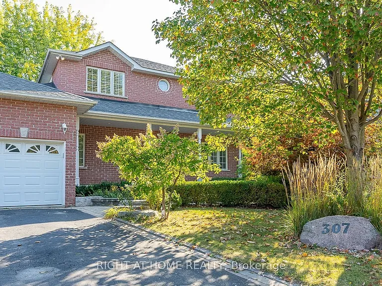 307 Sheridan Ct — Photo 2
