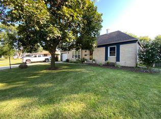 6 Fieldpoint Rd, Montgomery, IL 60538