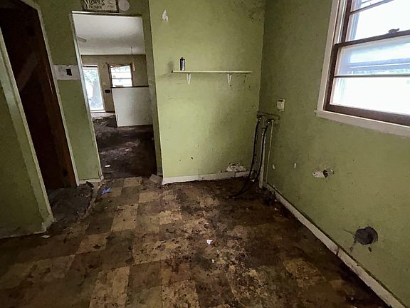 5th image of 1010 SE Locust St