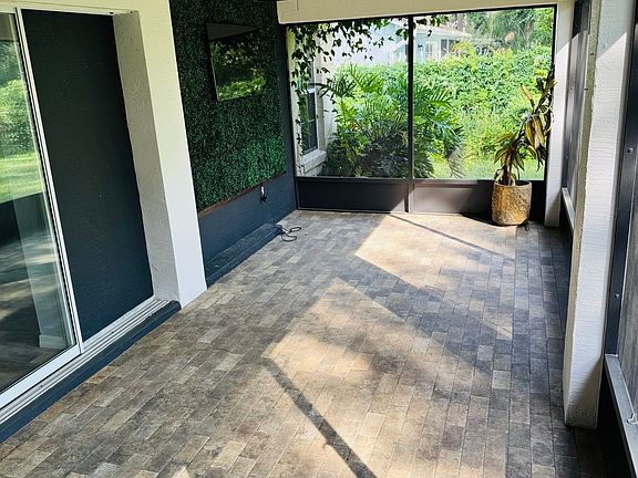 screened in lanai