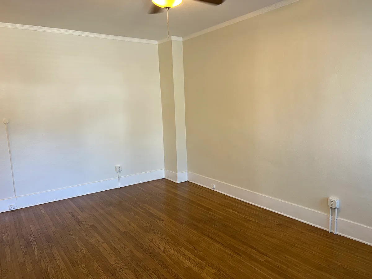 Building Photo - 1441 Edgecliffe Dr #21