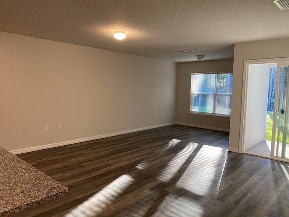 4th image of 10 Ryall Ln #B