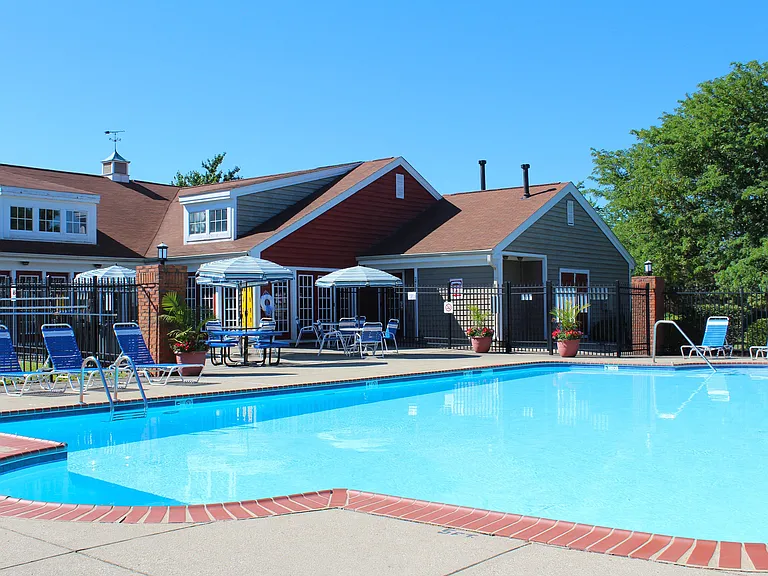 Steeplechase Apartments — Photo 9