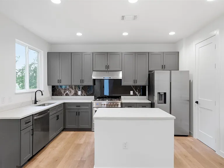 2212 Yellow Jacket Ln #1 — Photo 5