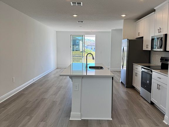4th image of 185 Links Terrace Blvd