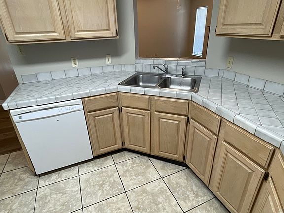 3rd image of 2411 Roberts Dr