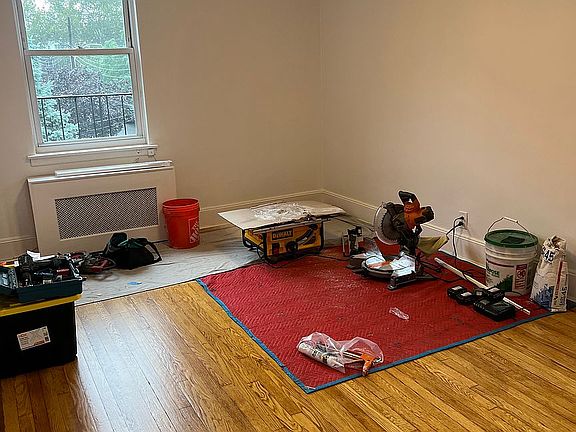 2nd image of 32-21 Crescent St #3