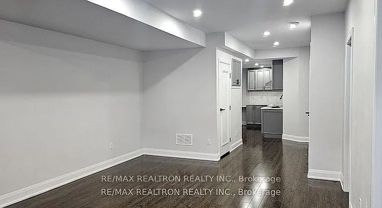 9 Morley Cres #BASEMENT — Photo 4