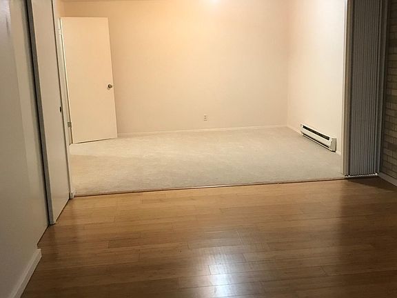 3rd image of 4050 W Lake Sammamish Pkwy NE Unit 102