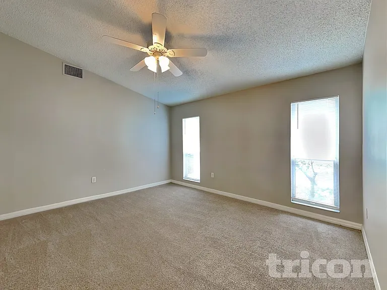 914 Whisper Lake Dr — Photo 8
