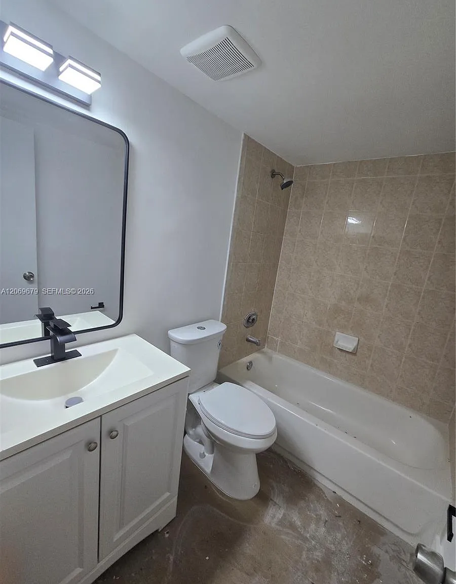 Miramar Club Condominium — Photo 4