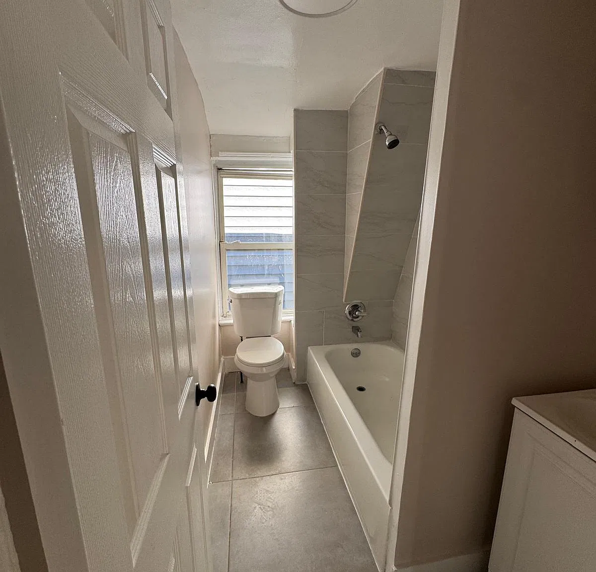 3 bed, $2,050 — Photo 3