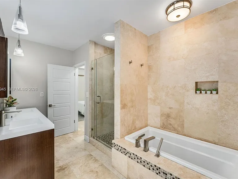611 Santurce Ave — Photo 18