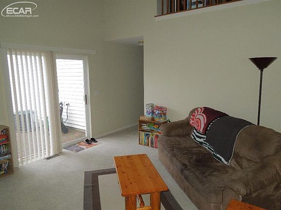 4th image of 419 Andover Woods Dr