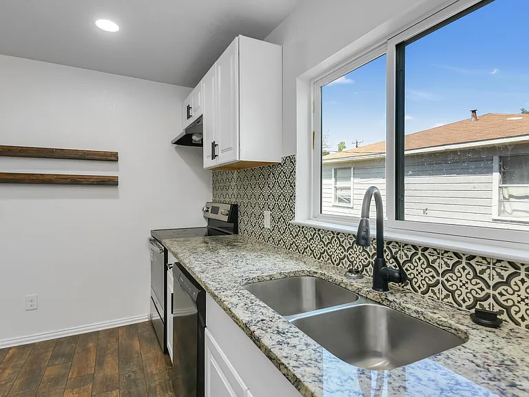 818 N Virginia St — Photo 19
