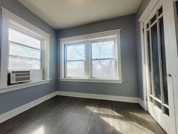 5th image of 209 N Elm St APT 4