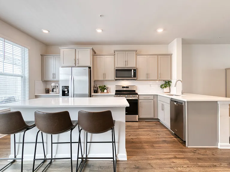 2050 Hinshaw Dr — Photo 20