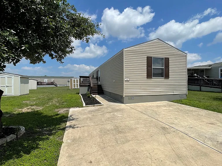 Woodlake Estates (TX) — Photo 24