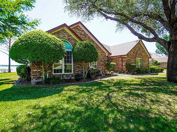 3rd image of 3913 Buena Vista Cir