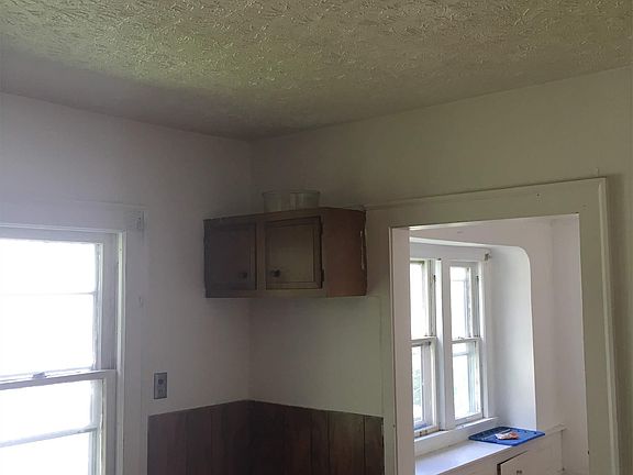 5th image of 11221 Revere Ave